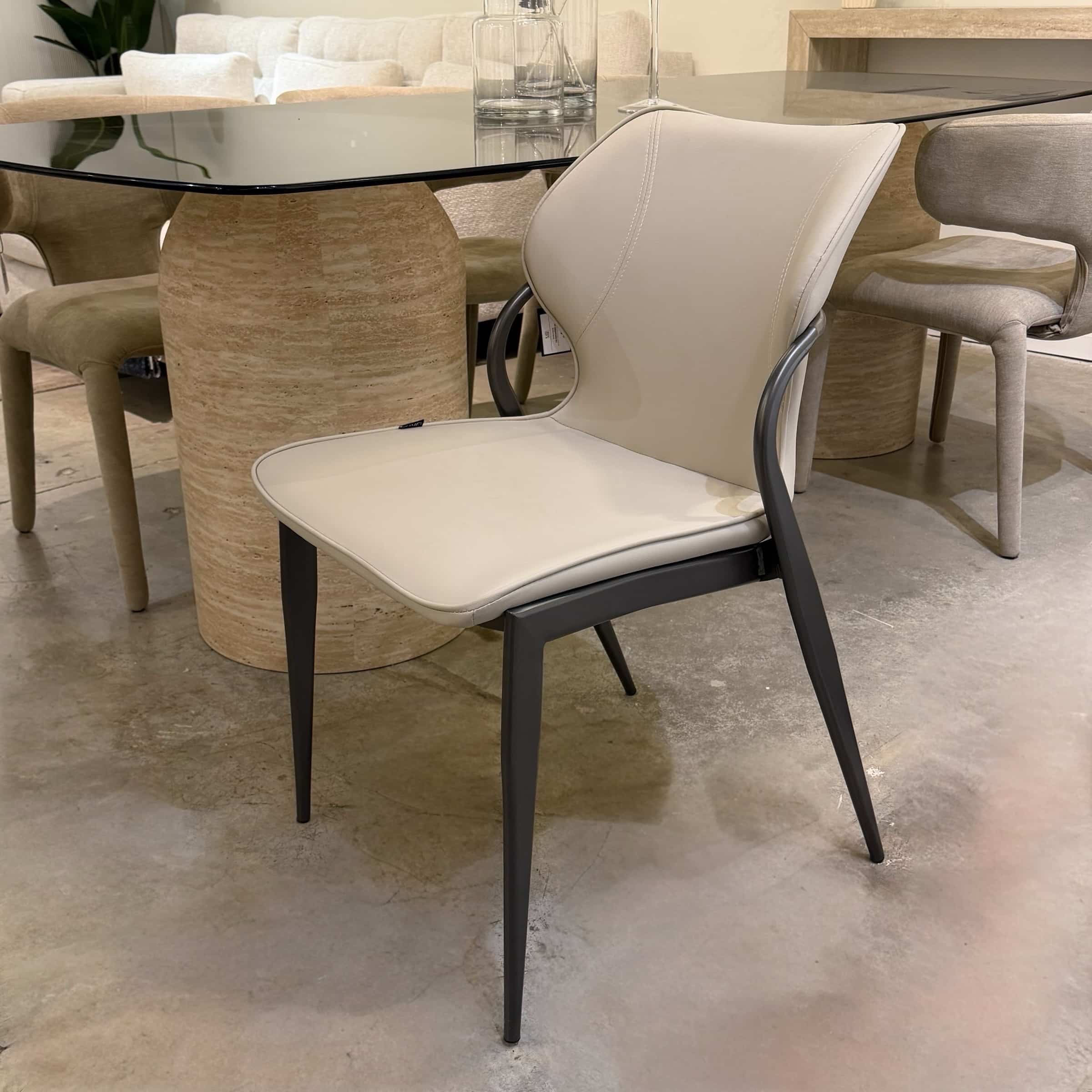 כיסא מעוצב פיאנו דמוי עור אבן רגל מתכת אפורה דגם סופיטל - חזרו למלאי!! כיסא מעוצב פיאנו דמוי עור אבן רגל מתכת אפורה דגם סופיטל - חזרו למלאי!!