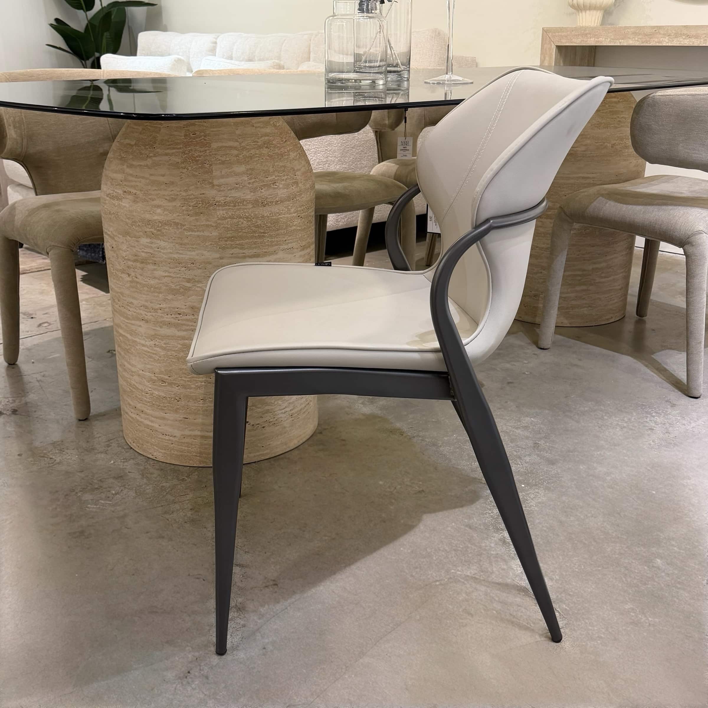 כיסא מעוצב פיאנו דמוי עור אבן רגל מתכת אפורה דגם סופיטל - חזרו למלאי!! כיסא מעוצב פיאנו דמוי עור אבן רגל מתכת אפורה דגם סופיטל - חזרו למלאי!!