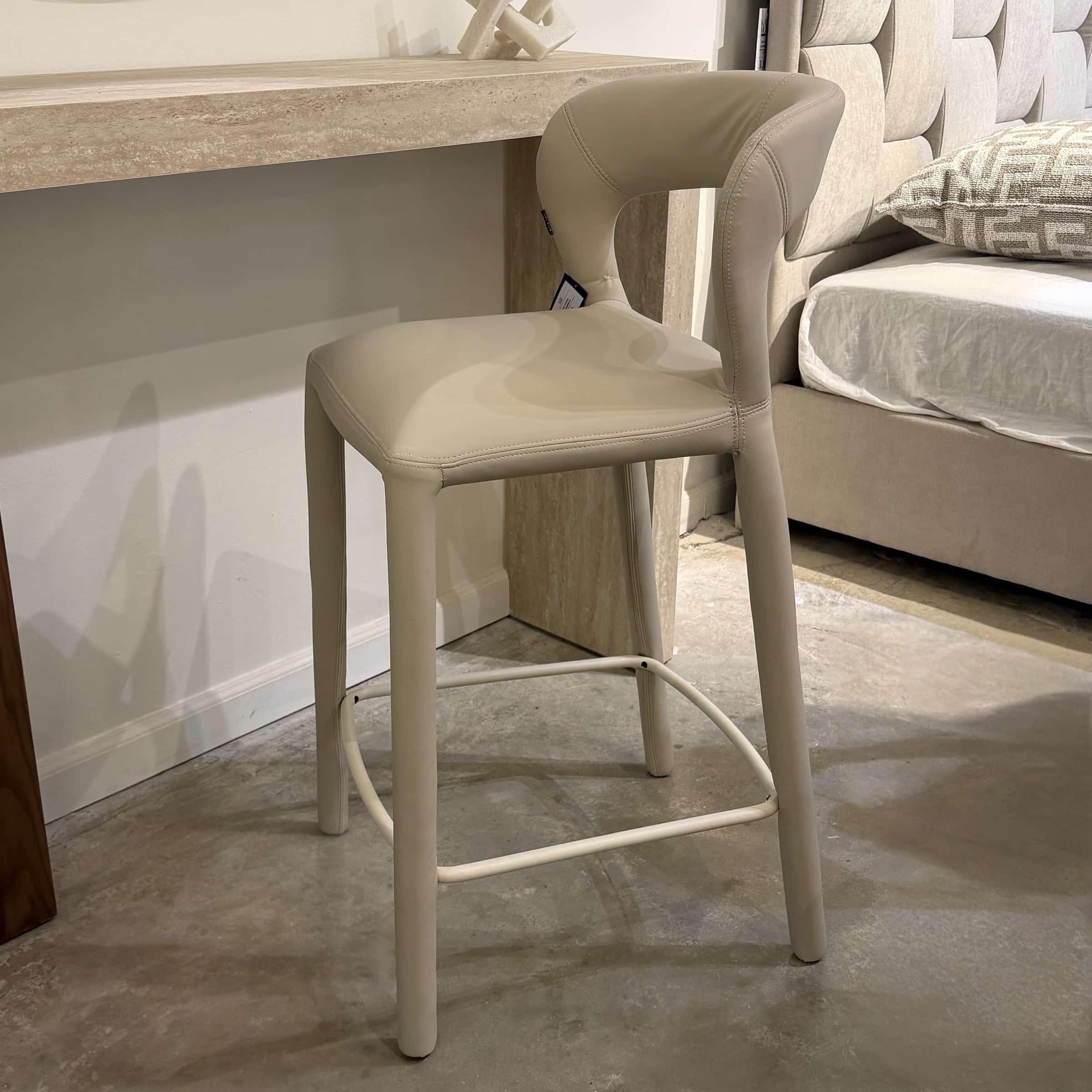 כיסא בר יוקרתי נורד דמוי עור אבן דגם סופיטל - אחרונים במלאי!!