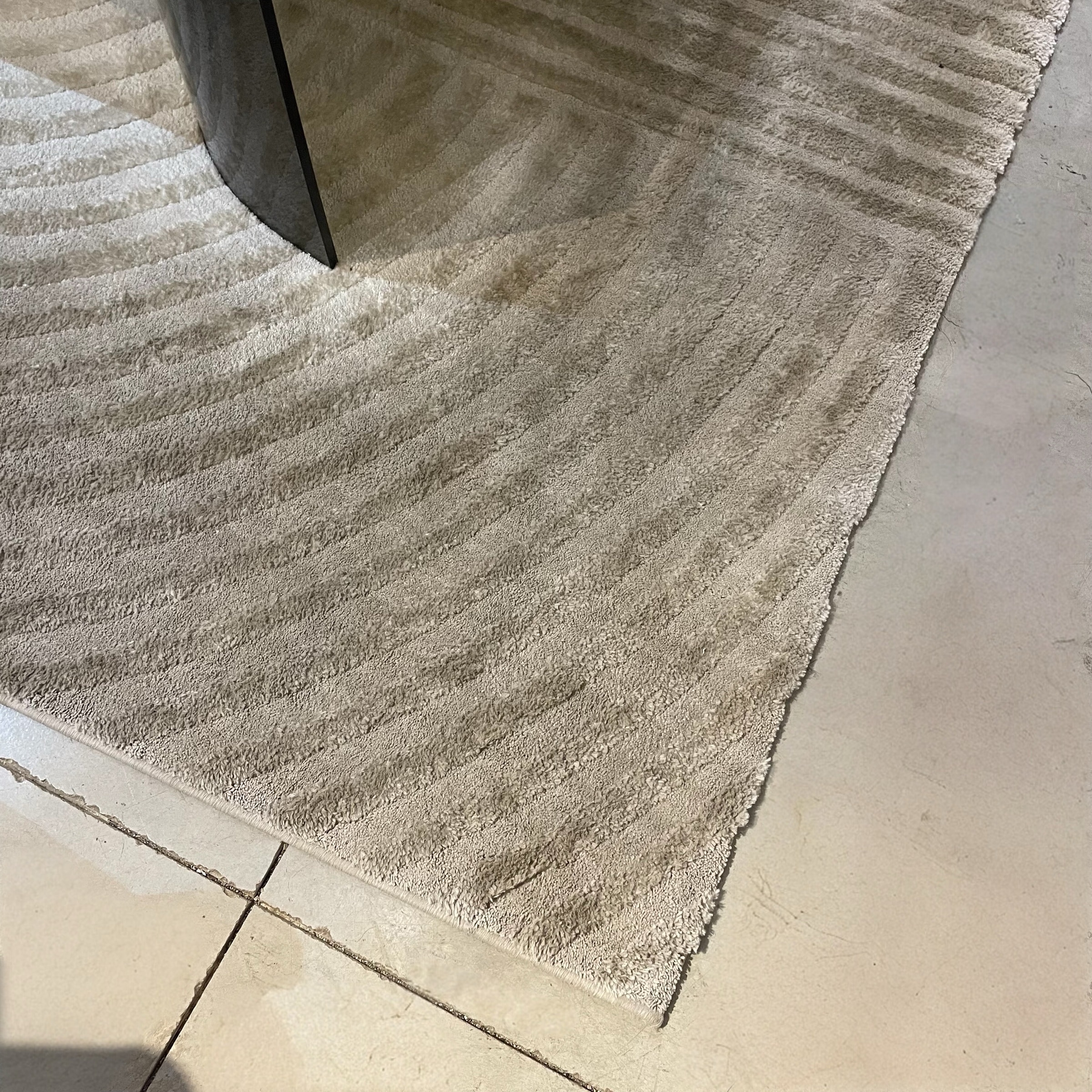 שטיח מודרני עיגול ופסים בגוון חום מוקה 160/230 אחרון מתצוגה!