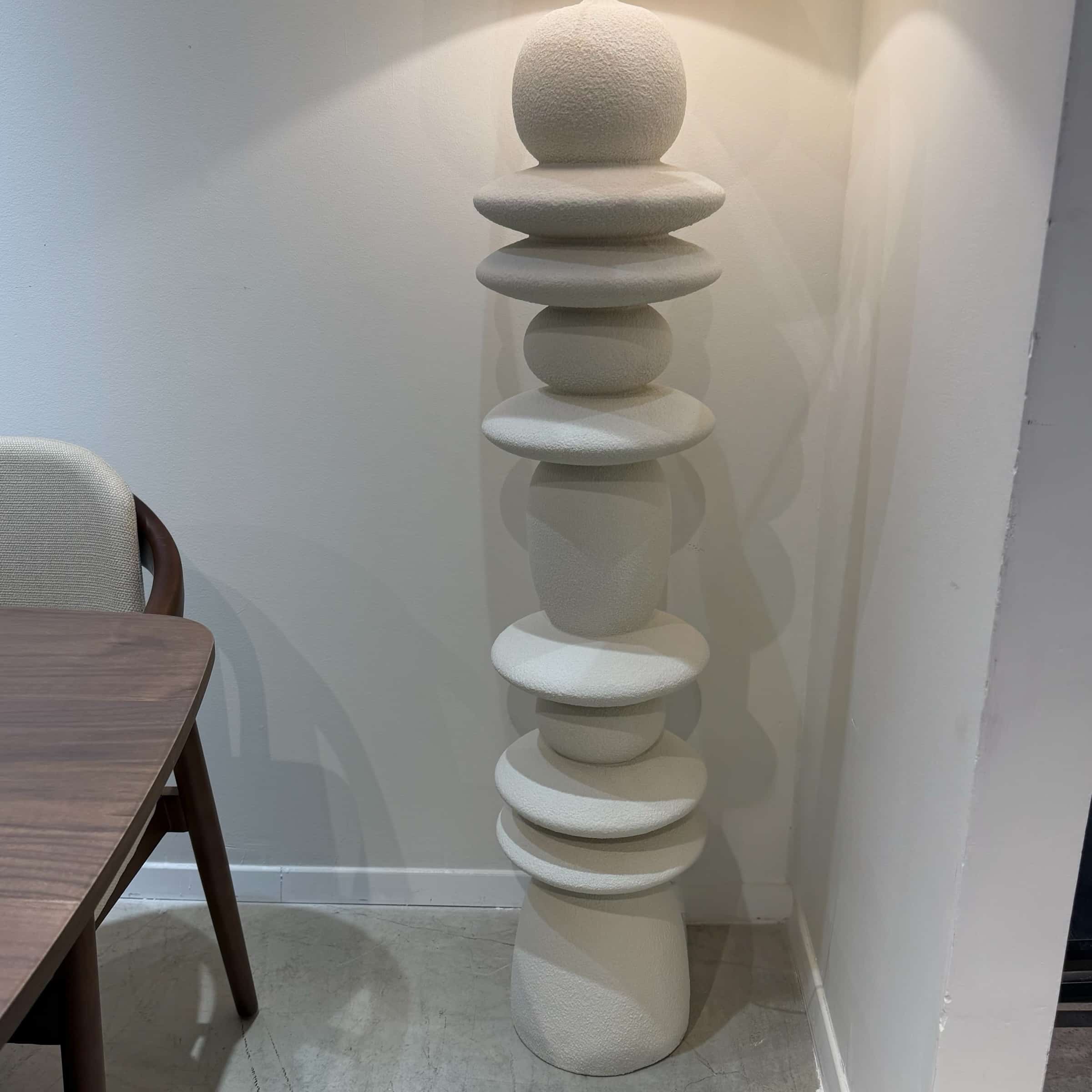 מנורת רצפה יוקרתית ביילי לבן שבור 1.6מ׳ דגם סופיה מנורת רצפה יוקרתית ביילי לבן שבור 1.6מ׳ דגם סופיה