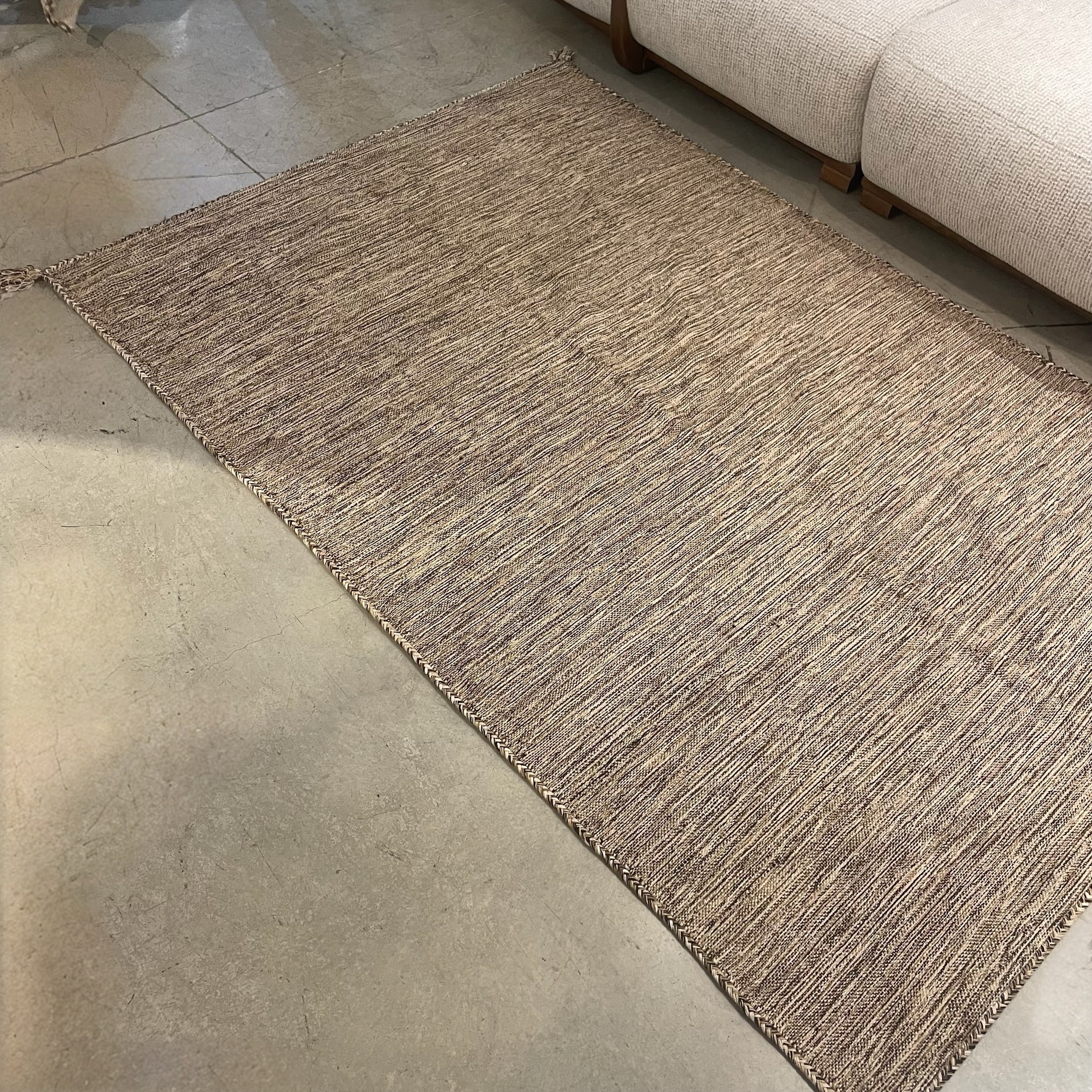 שטיח בוהו כותנה הודי חום בז בעבודת יד 150/220 דגם נובה - חיסול! שטיח בוהו כותנה הודי חום בז בעבודת יד 150/220 דגם נובה - חיסול!