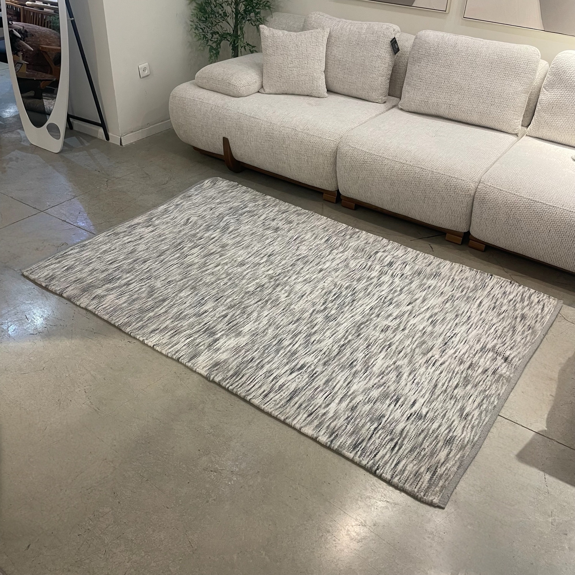 שטיח כותנה לבן אפור בעבודת יד 140/210 דגם סאנה - חיסול!