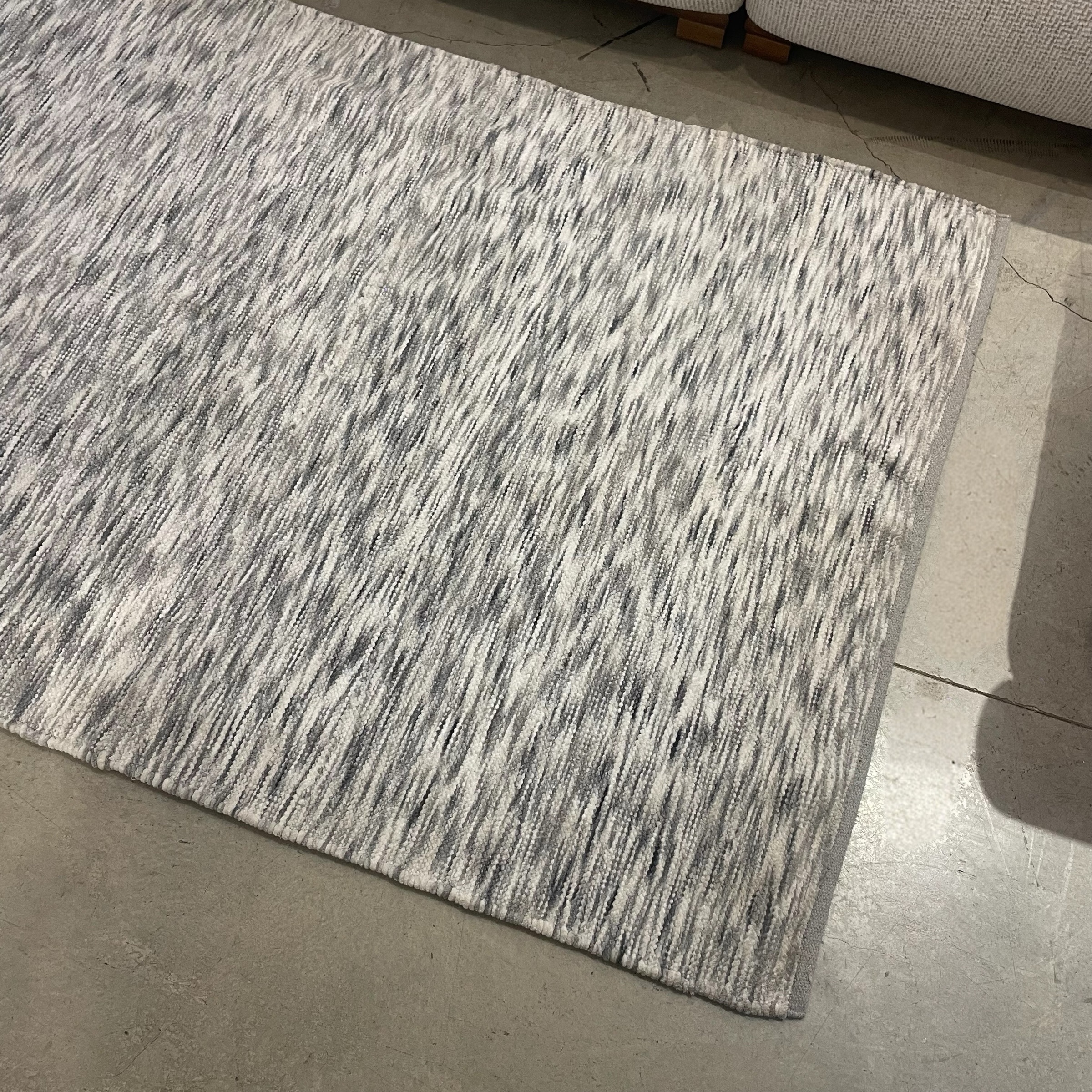 שטיח כותנה לבן אפור בעבודת יד 140/210 דגם סאנה - חיסול!