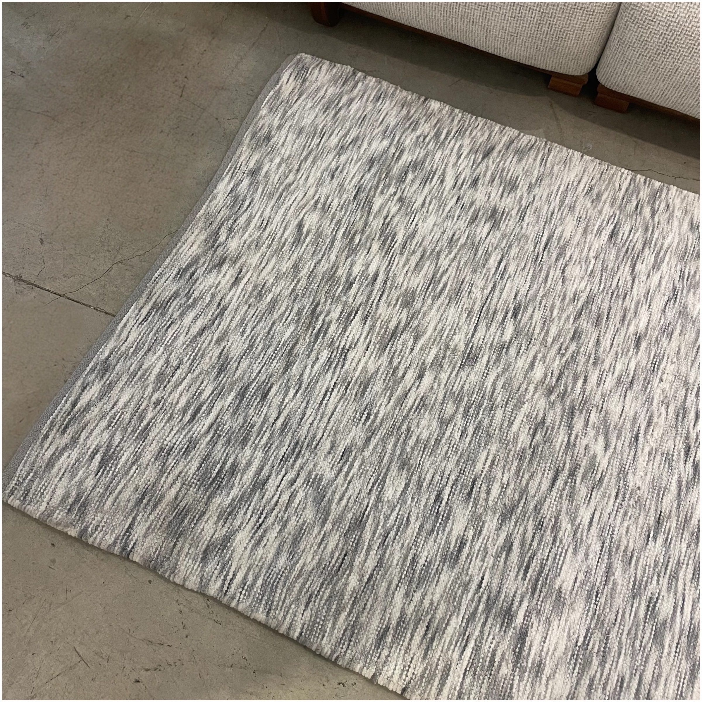 שטיח כותנה לבן אפור בעבודת יד 140/210 דגם סאנה - חיסול!