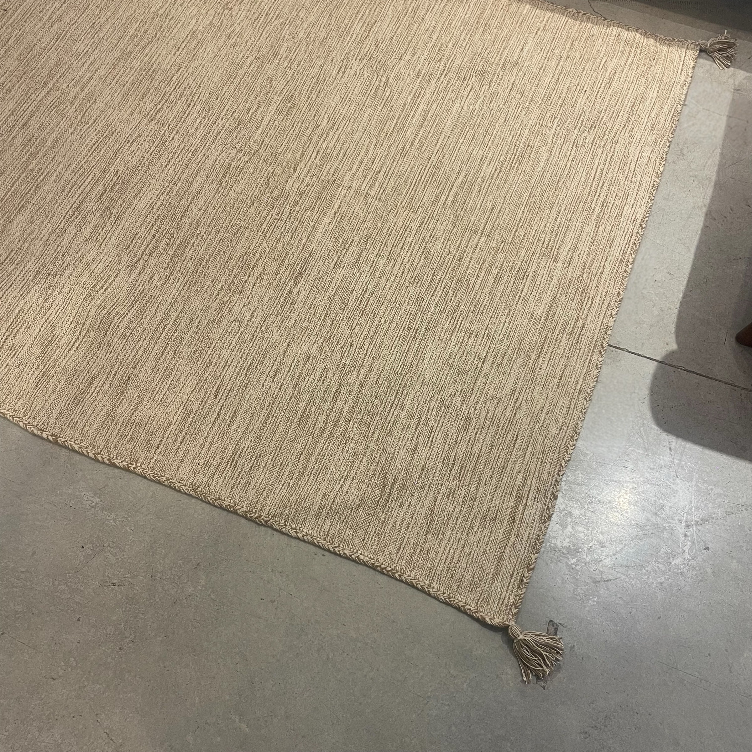 שטיח כותנה הודי בעבודת יד בגוון חול 150/220 דגם ליב - חיסול!