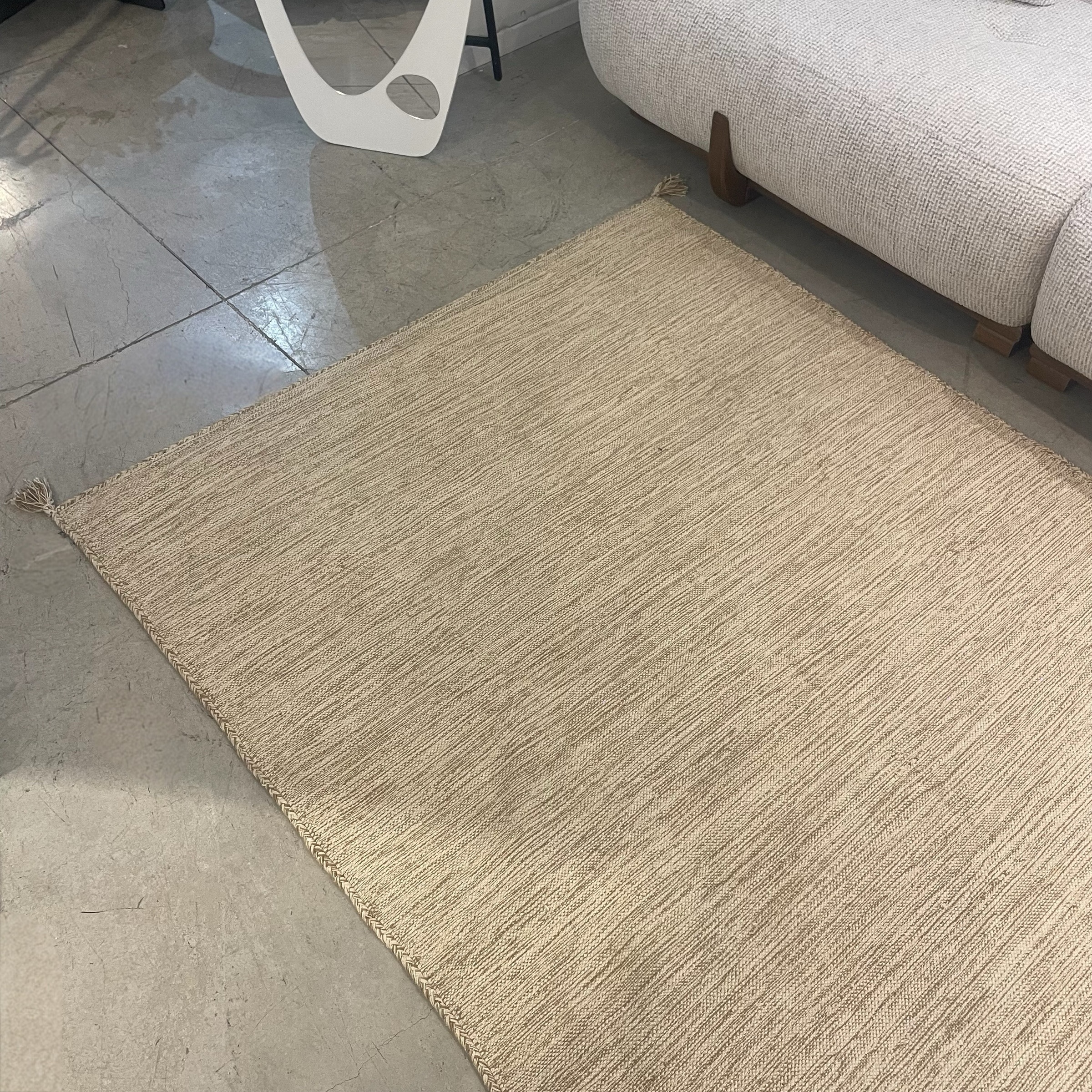 שטיח כותנה הודי בעבודת יד בגוון חול 150/220 דגם ליב - חיסול!