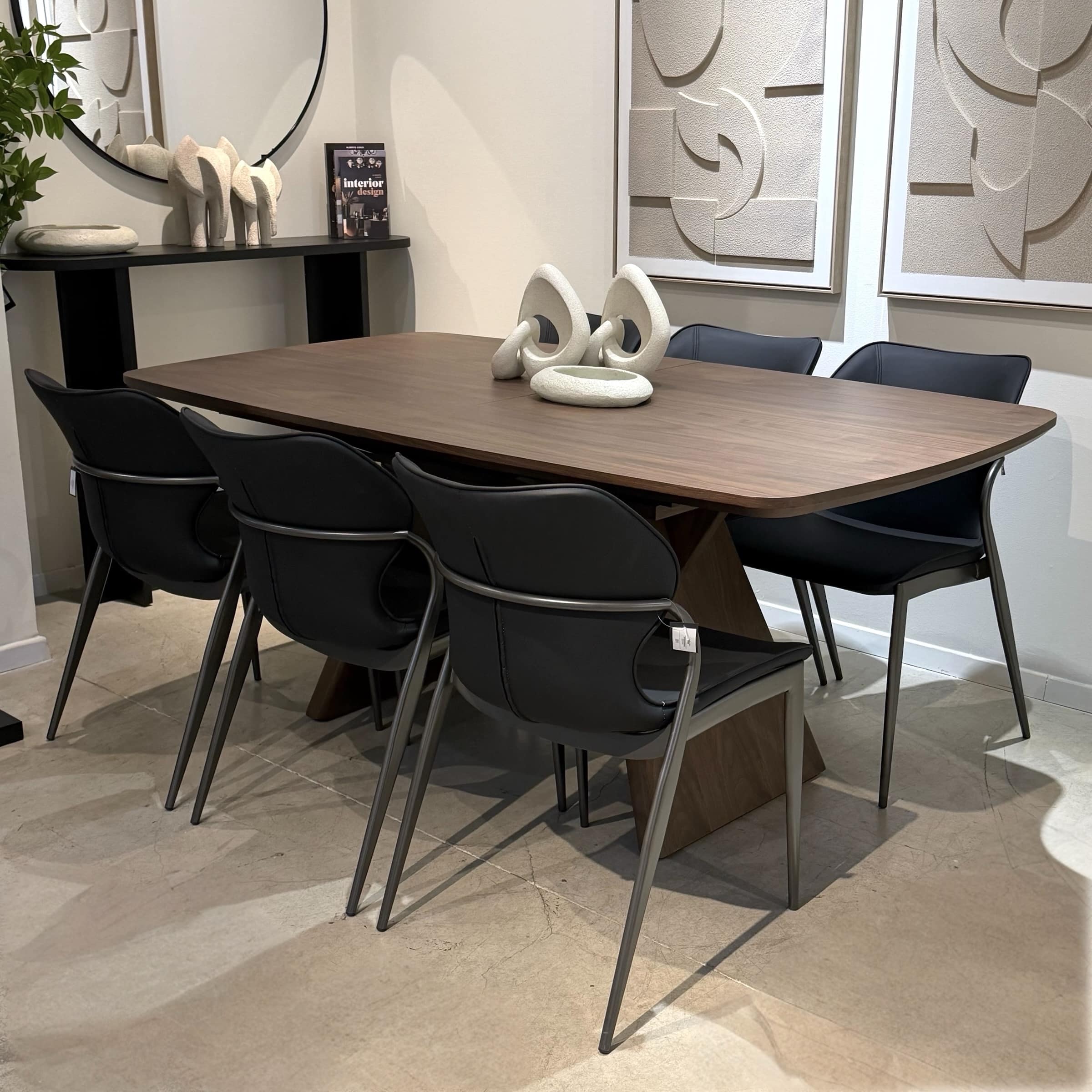 שולחן אוכל יוקרתי בילי נפתח גוון אגוז דגם לוסי