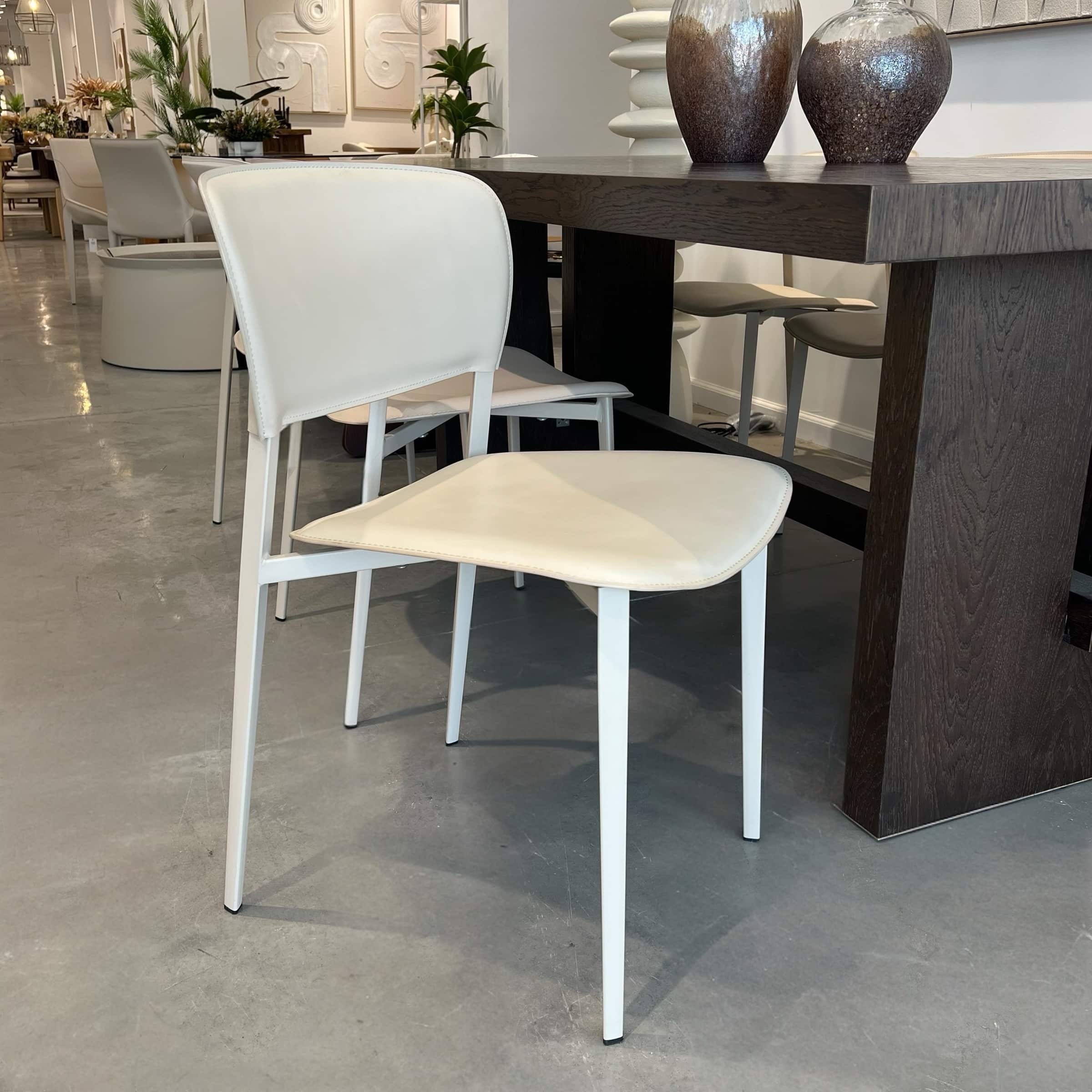 כיסא יוקרתי לין דמוי עור אבן בז דגם ליאנה