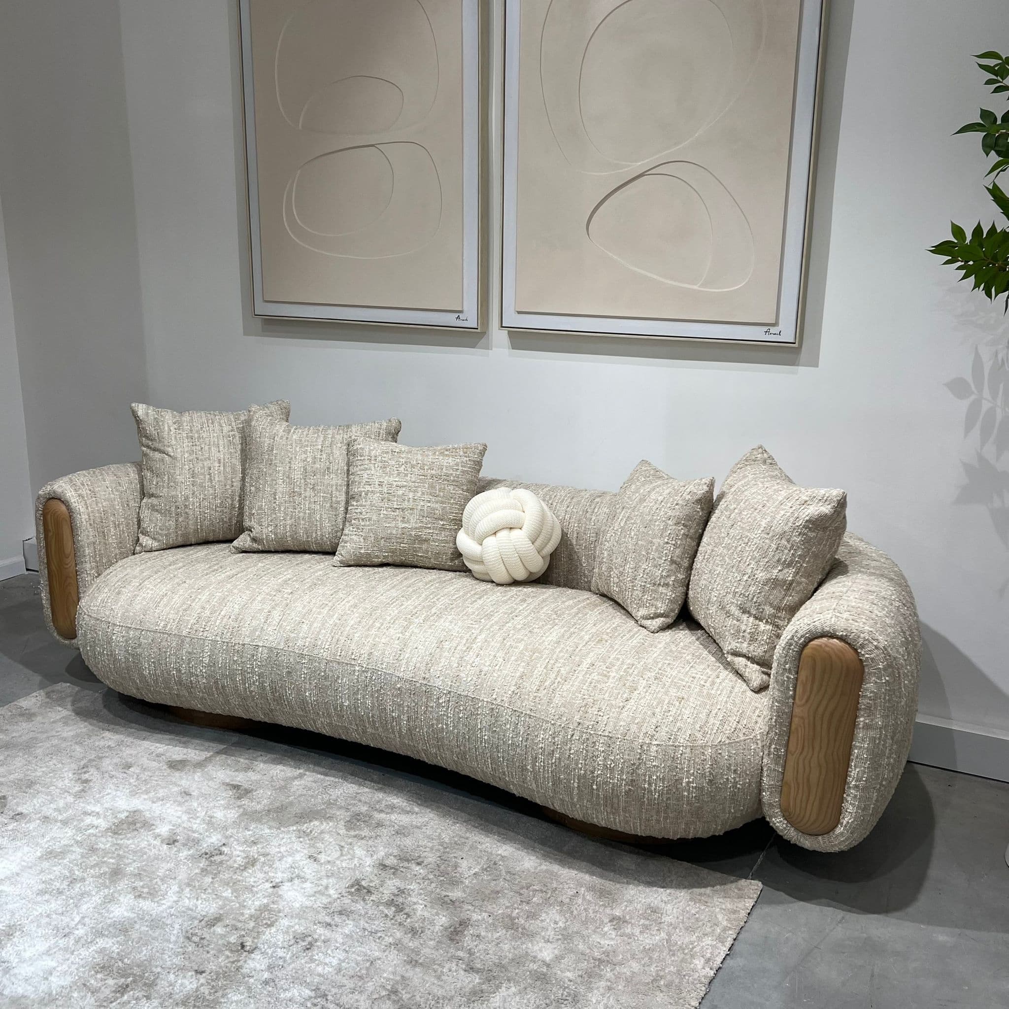 ספה יוקרתית סירוקו אריג בז משולב שמנת רגל אלון דגם כאסו ייבוא קאדו הום- קולקציה חדשה!