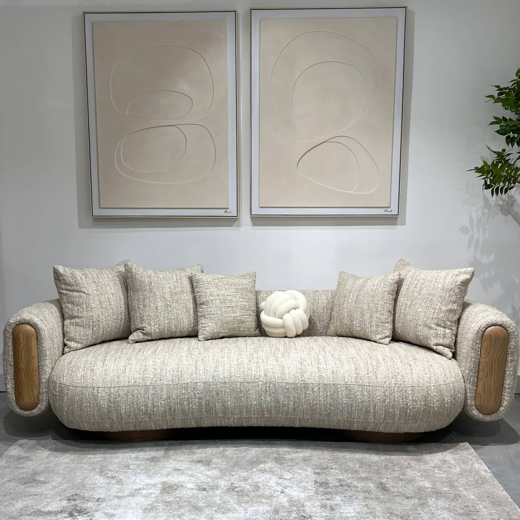 ספה יוקרתית סירוקו אריג בז משולב שמנת רגל אלון דגם כאסו ייבוא קאדו הום- קולקציה חדשה!