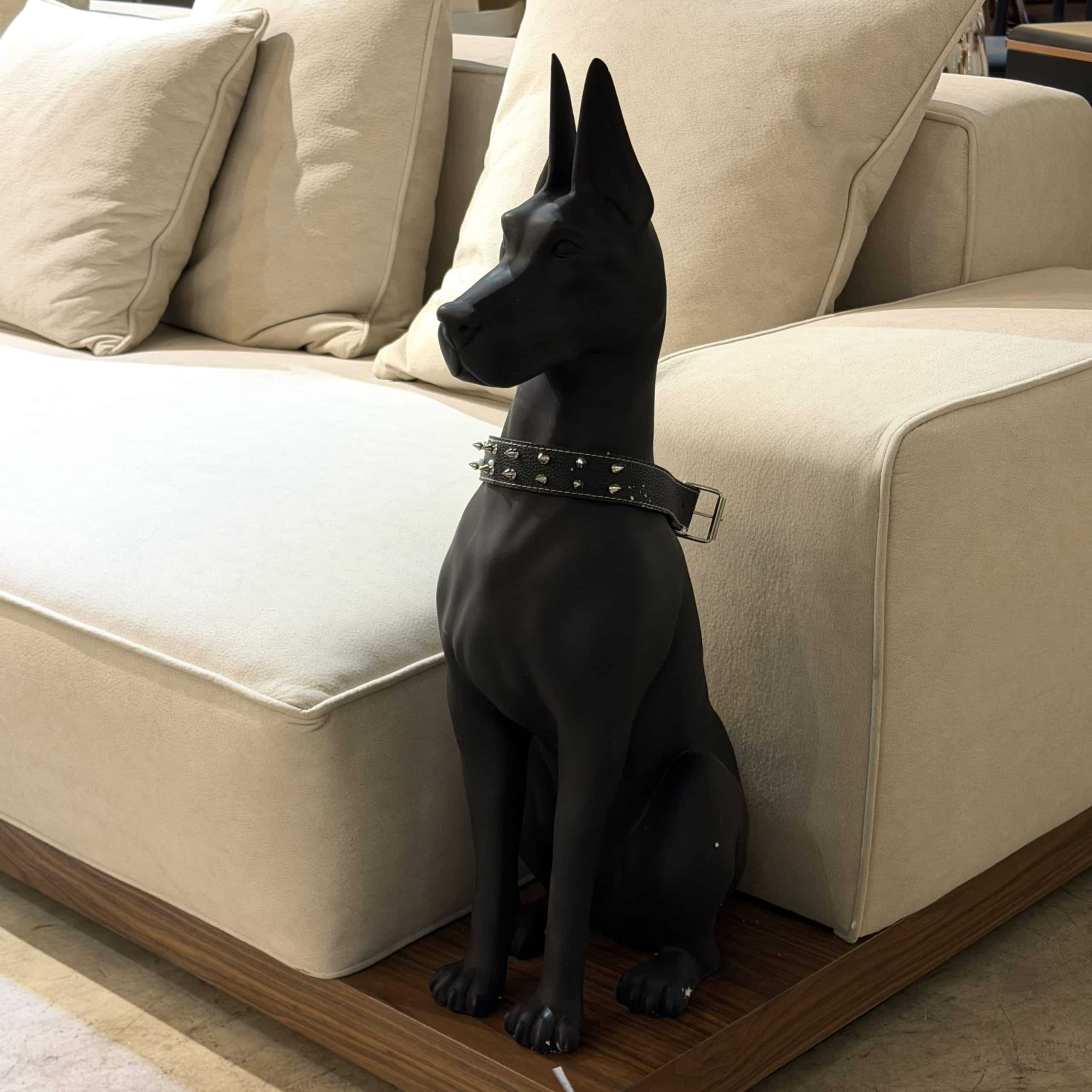 פסל כלב רצפתי שחור מיוחד 31/74 ס״מ דגם סופיה פסל כלב רצפתי שחור מיוחד 31/74 ס״מ דגם סופיה