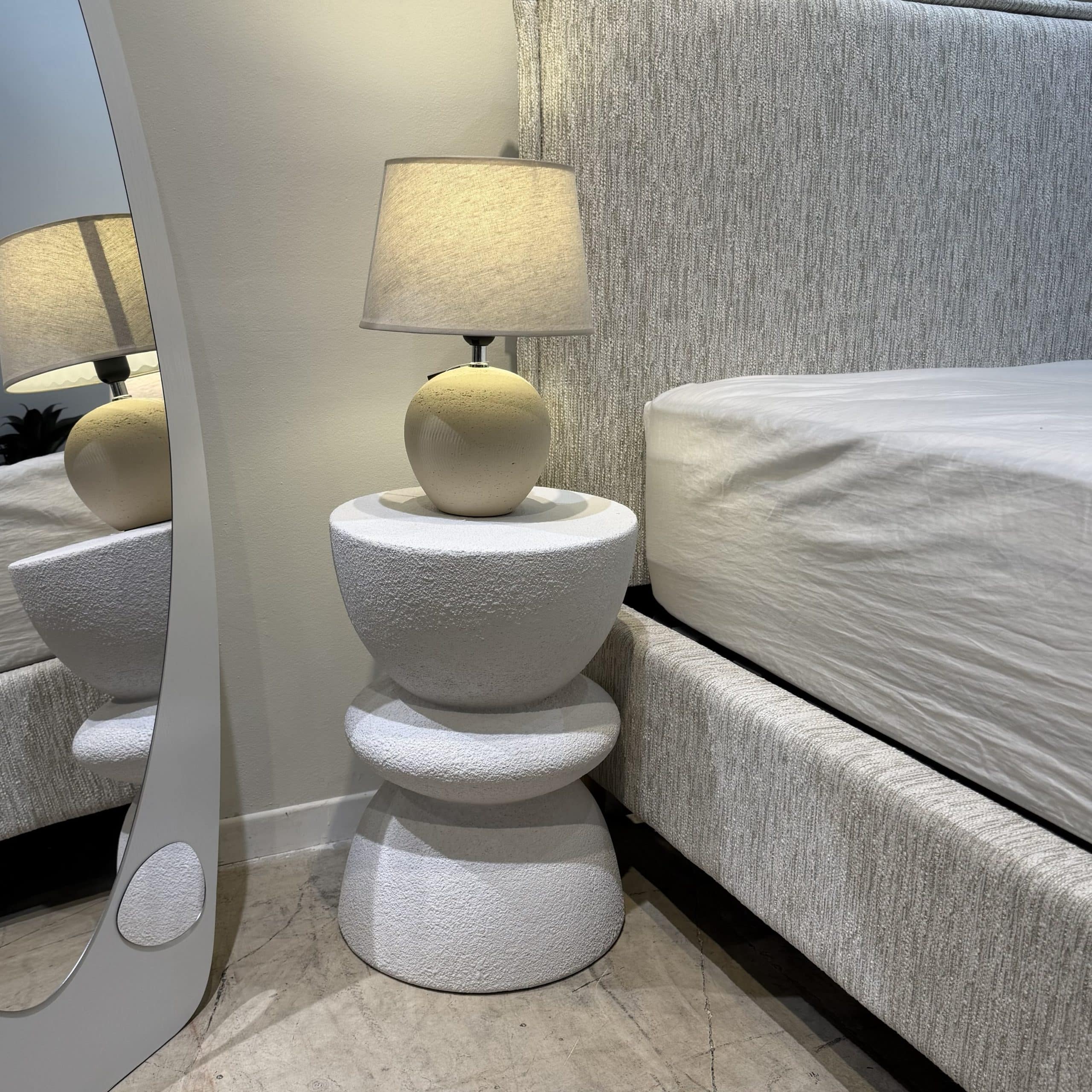 שולחן צד יוקרתי אמצע רחב אבן מחוספס 40/52 ס״מ דגם סופיה