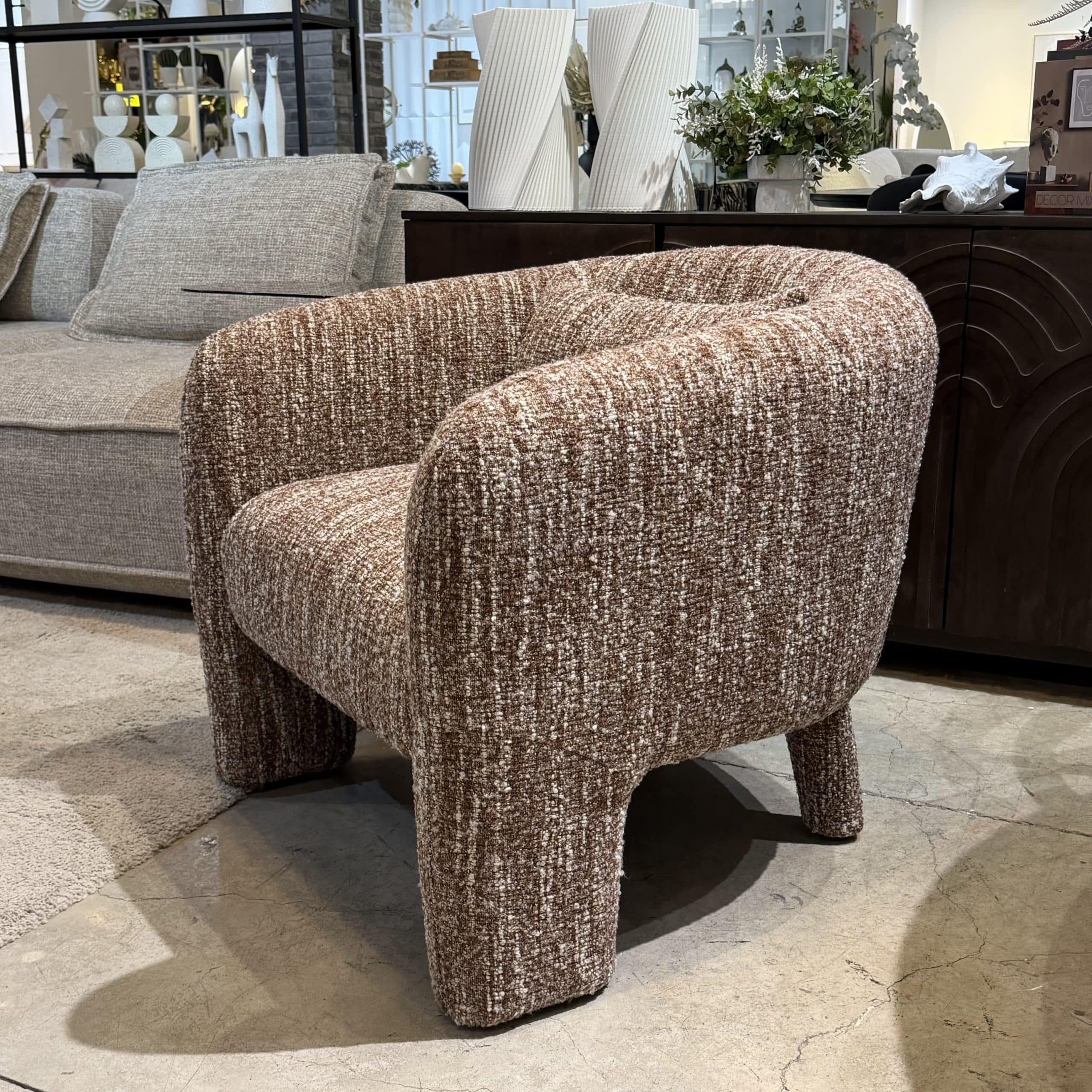 כורסא מעוצבת אוניקס בד חמרה משולב שמנת דגם ראונדי