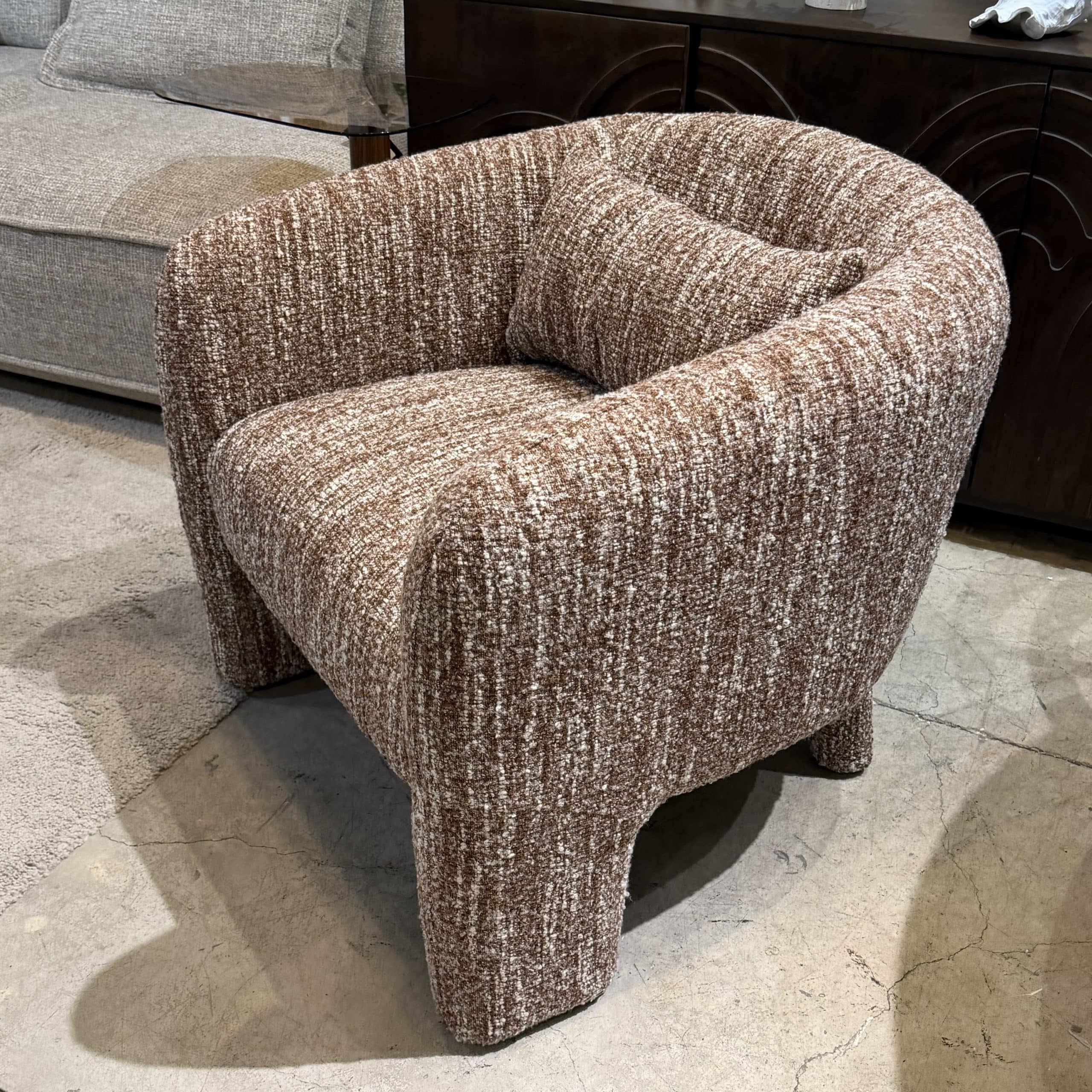 כורסא מעוצבת אוניקס בד חמרה משולב שמנת דגם ראונדי