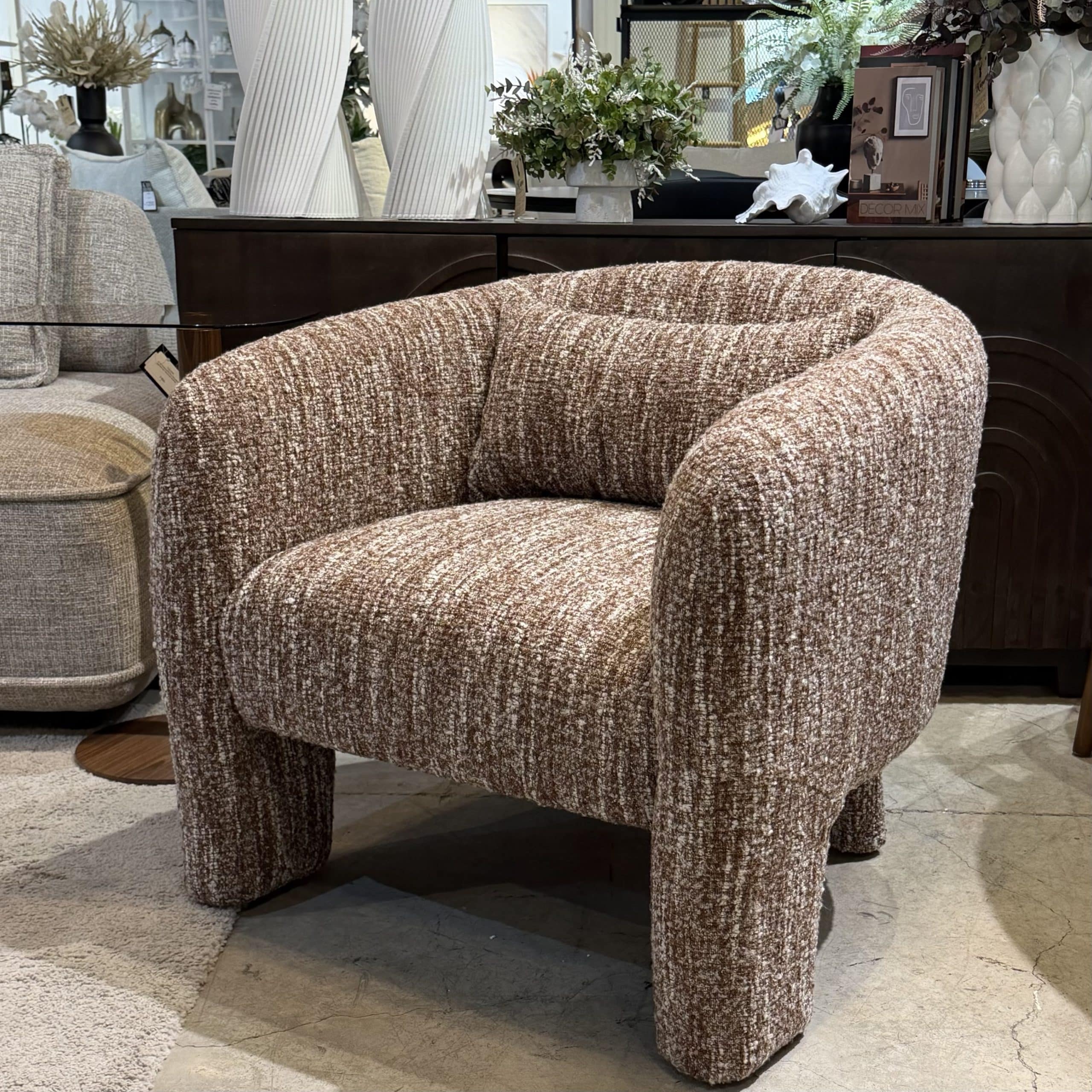 כורסא מעוצבת אוניקס בד חמרה משולב שמנת דגם ראונדי