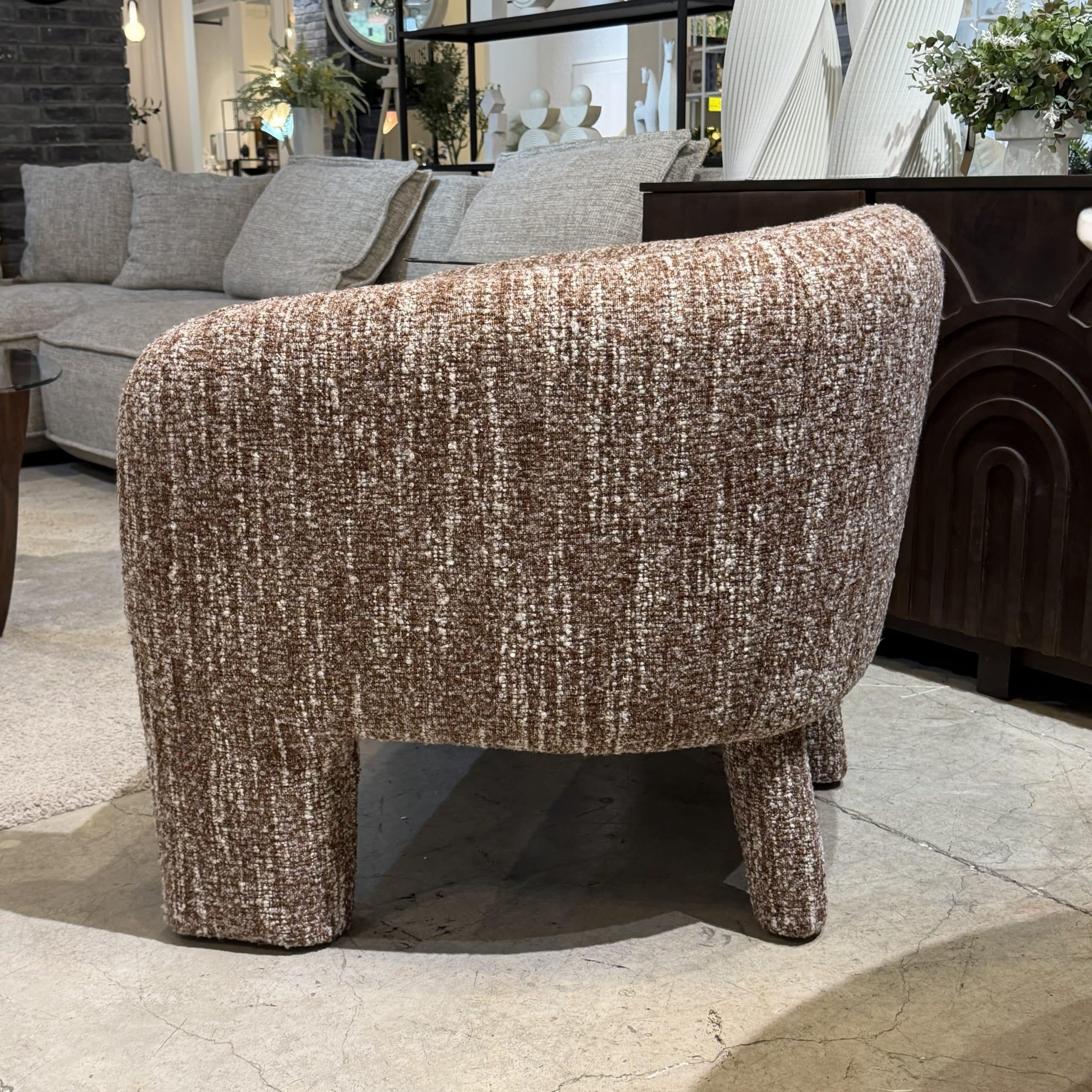 כורסא מעוצבת אוניקס בד חמרה משולב שמנת דגם ראונדי