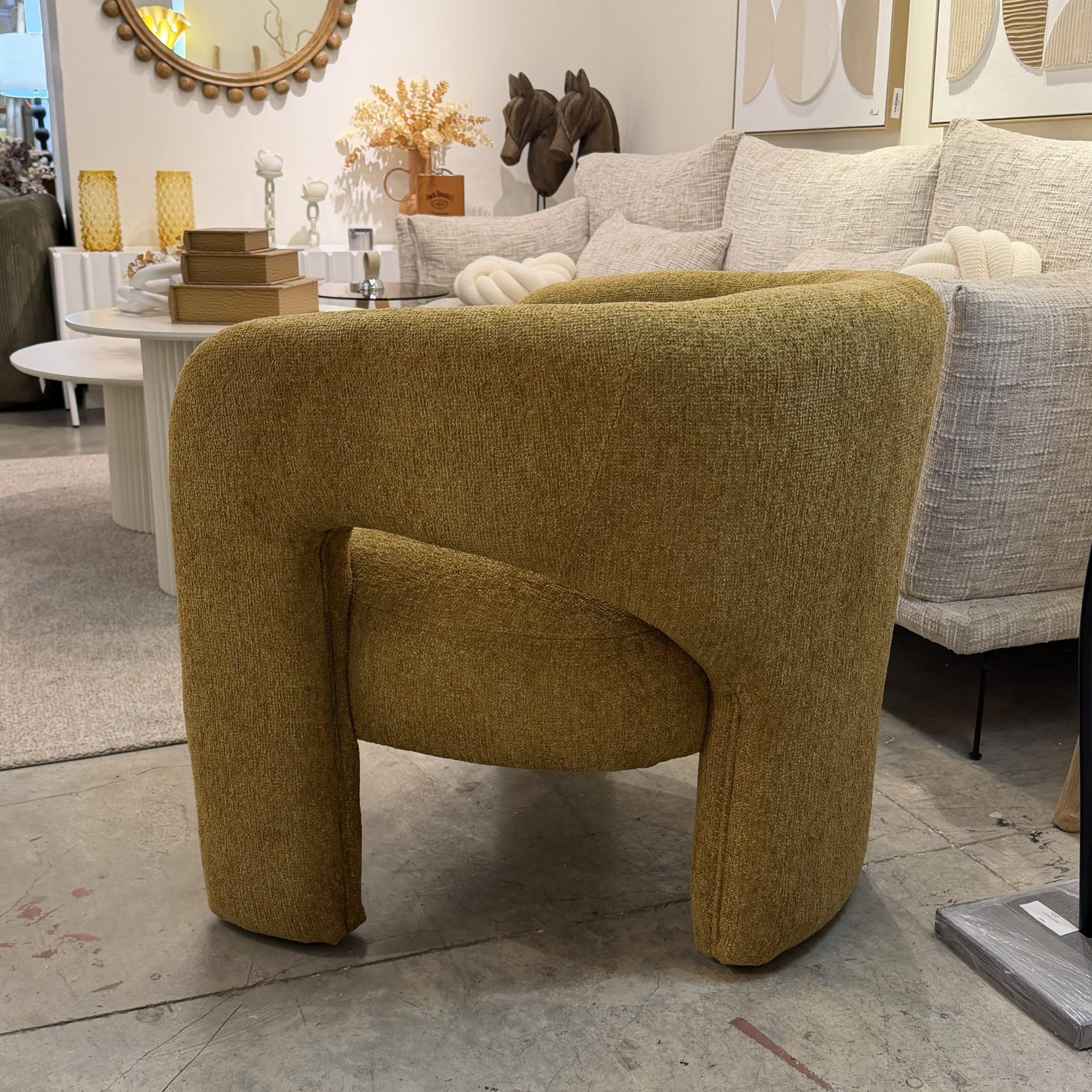 כורסא מעוצבת מורגן אריג חרדל דגם ראונדי