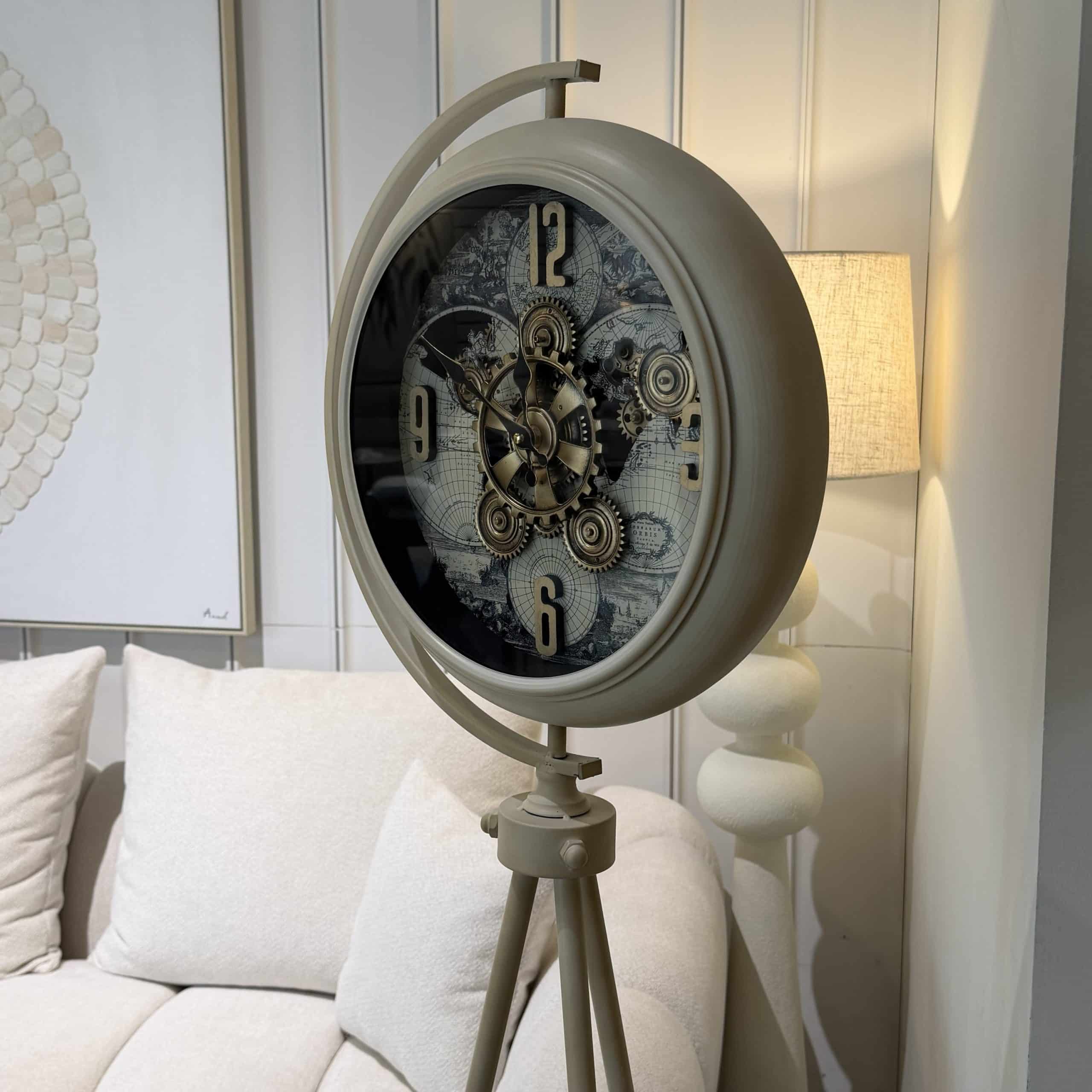 שעון רצפתי ברזל זכוכית רקע לבן רגל שמנת דגם איקו שעון רצפתי ברזל זכוכית רקע לבן רגל שמנת דגם איקו