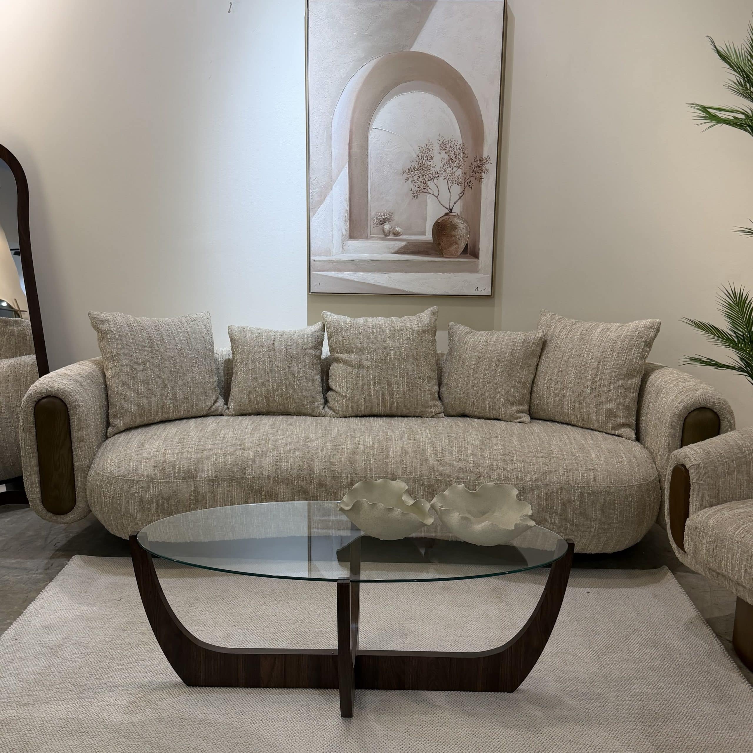 ספה יוקרתית סירוקו אריג בז משולב שמנת רגל אגוז דגם כאסו ייבוא קאדו הום- קולקציה חדשה!