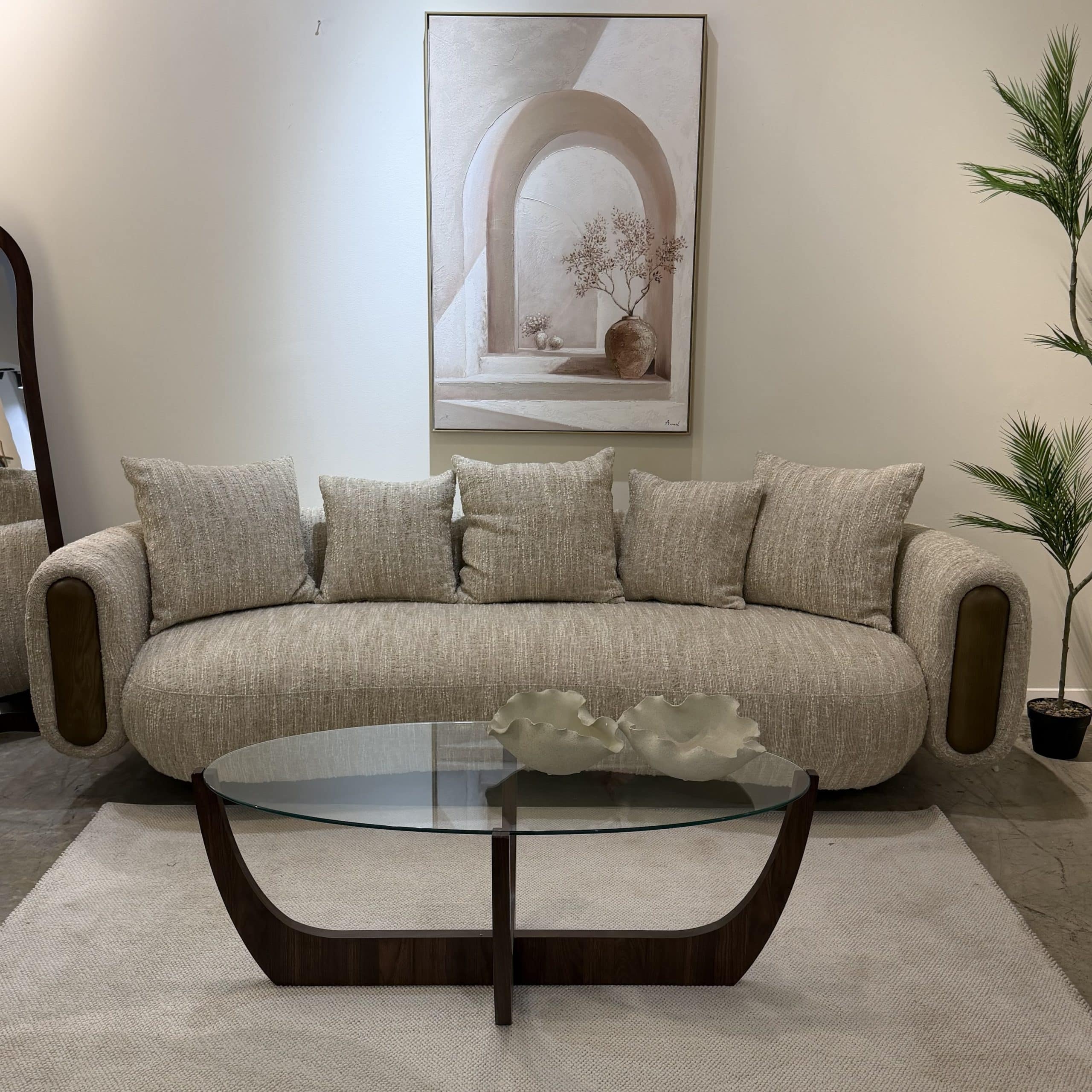 ספה יוקרתית סירוקו אריג בז משולב שמנת רגל אגוז דגם כאסו ייבוא קאדו הום- קולקציה חדשה!