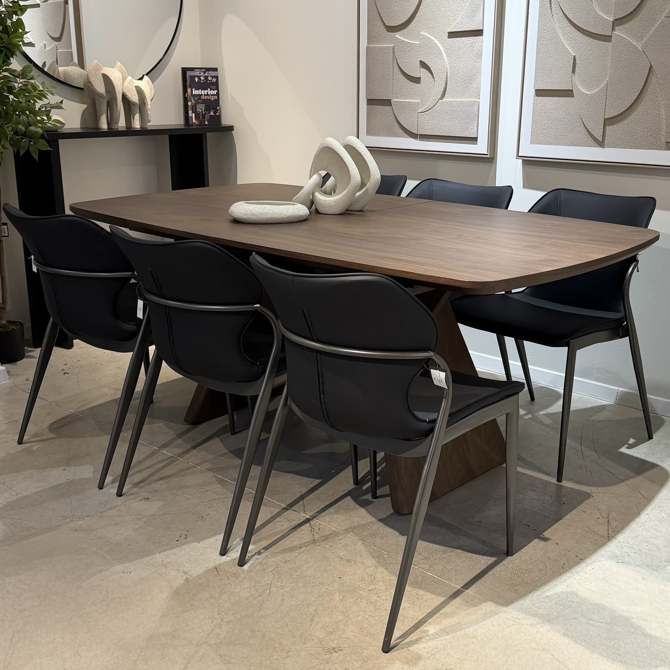 כיסא מעוצב פיאנו דמוי עור שחור רגל מתכת אפור גרפית דגם סופיטל כיסא מעוצב פיאנו דמוי עור שחור רגל מתכת אפור גרפית דגם סופיטל