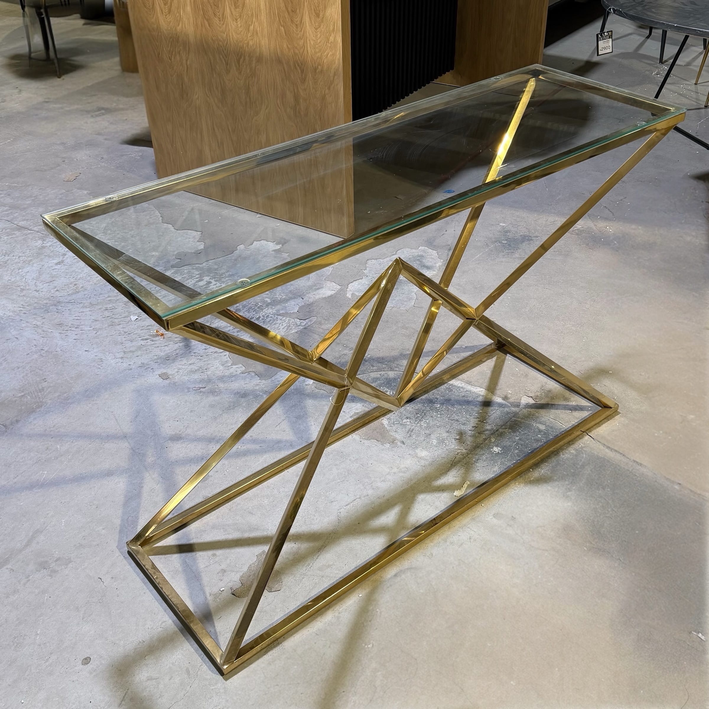 קונסולה מעוצבת דגם פירמידה זהב - חיסול אחרונה במלאי! קונסולה מעוצבת דגם פירמידה זהב - חיסול אחרונה במלאי!