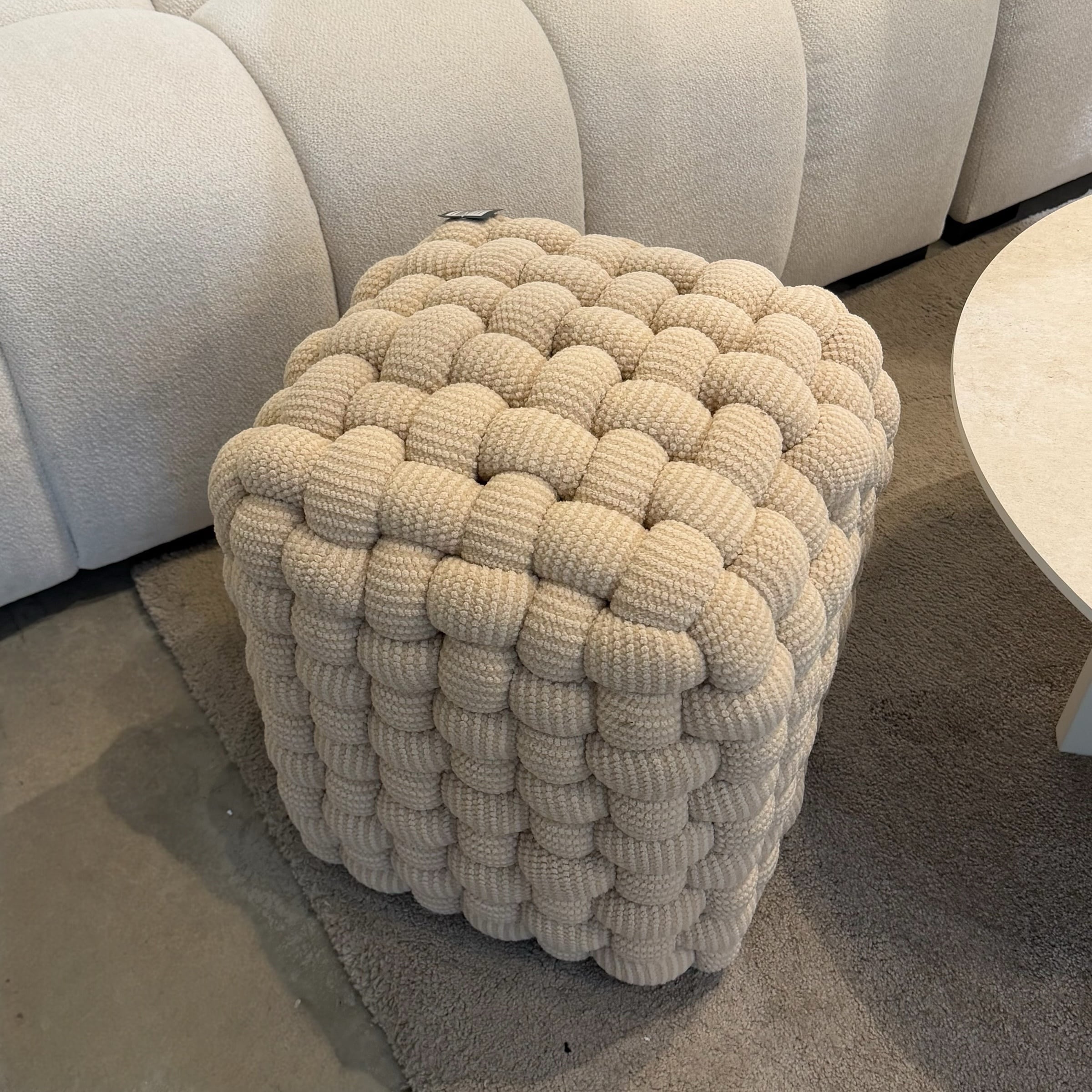 הדום מרובע קלוע שתי וערב בז / ניוד דגם סופיה