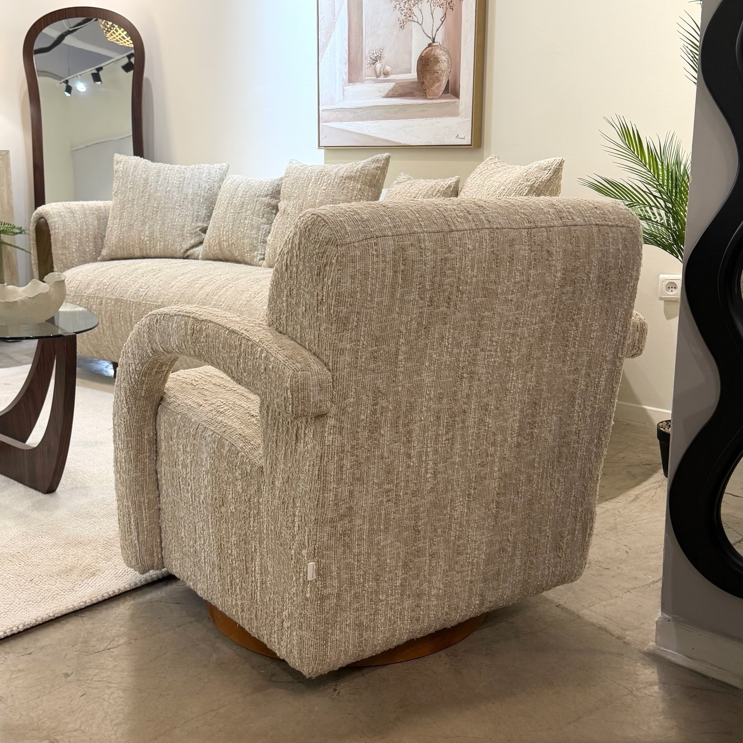 כורסא מעוצבת אמרטו אריג בז משולב שמנת דגם כאסו