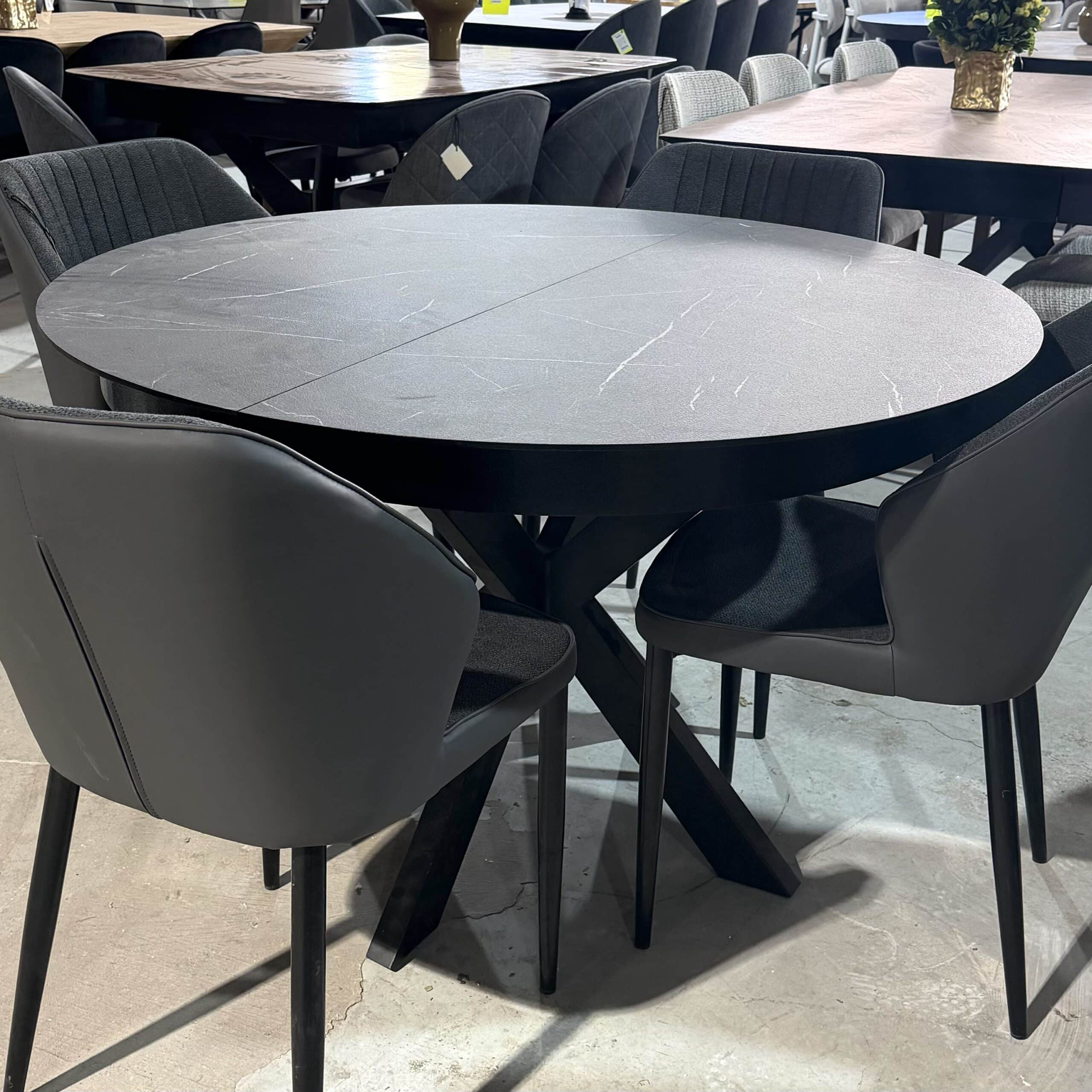 שולחן אוכל עגול מעוצב דגם בלייר שחור גידים - חיסול עודפים!