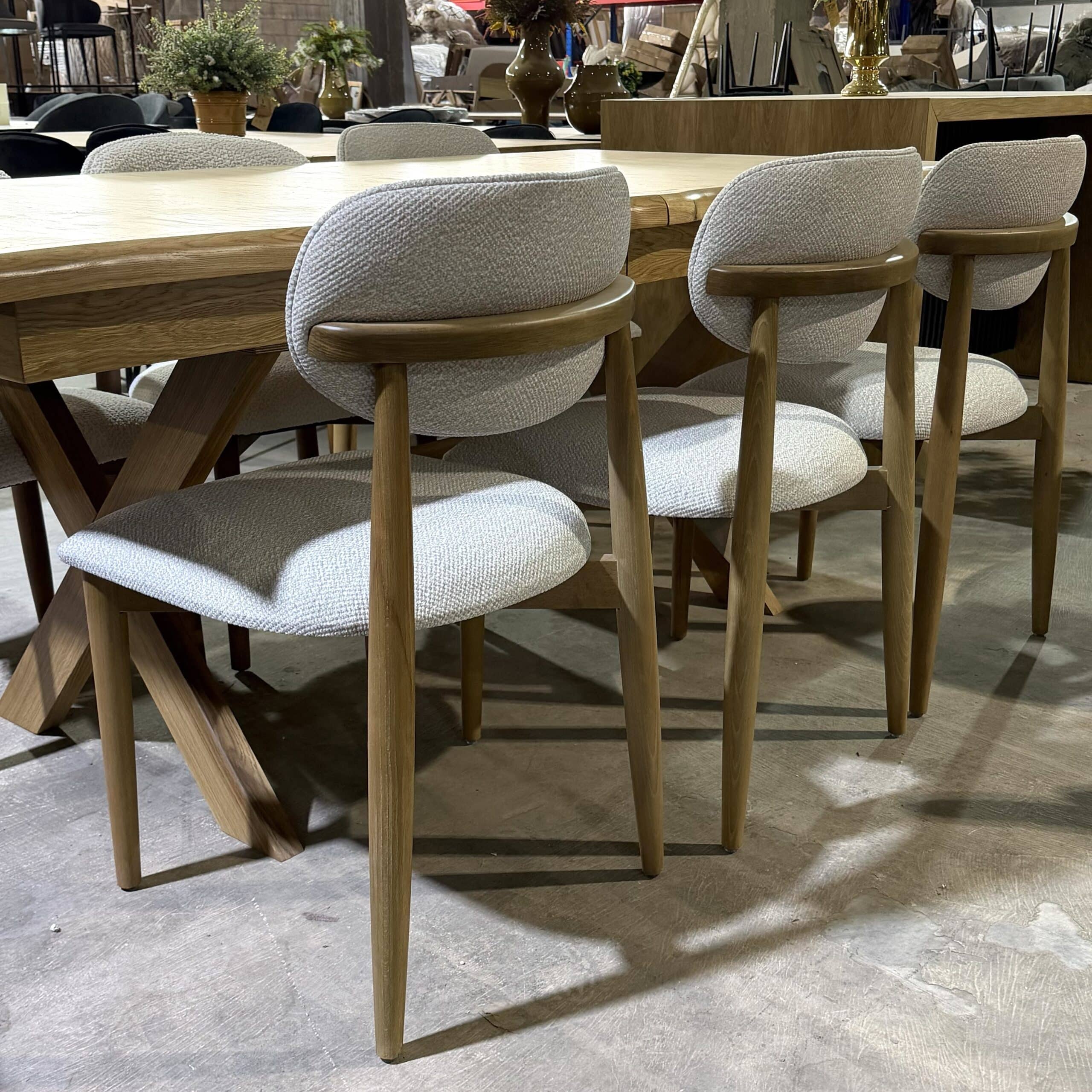 כיסא מעוצב דגם לינז בד גוון אבן רגל עץ טורק - חיסול עודפים