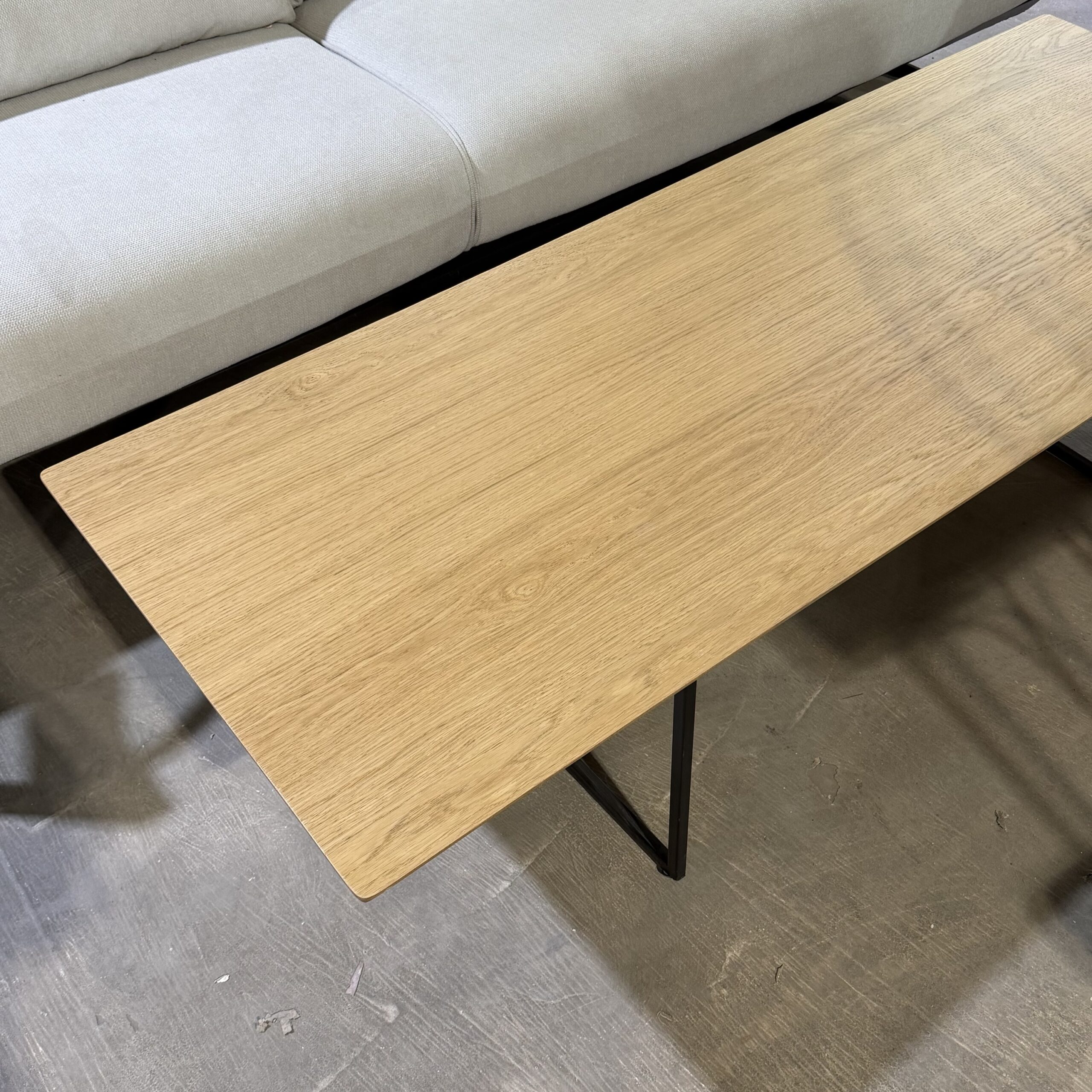 שולחן סלון מלבני דגם אביתר פלטה אלון רגל שחורה - חיסול עודפים!