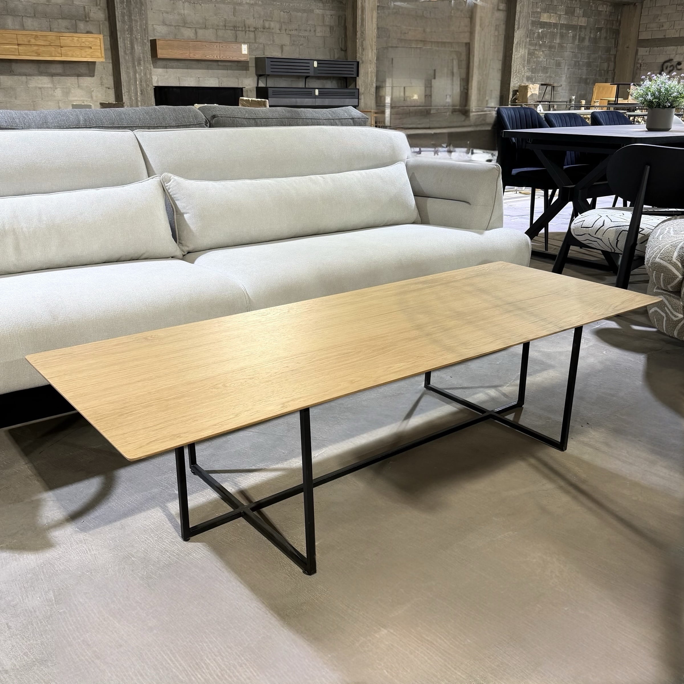 שולחן סלון מלבני דגם אביתר פלטה אלון רגל שחורה - חיסול עודפים!